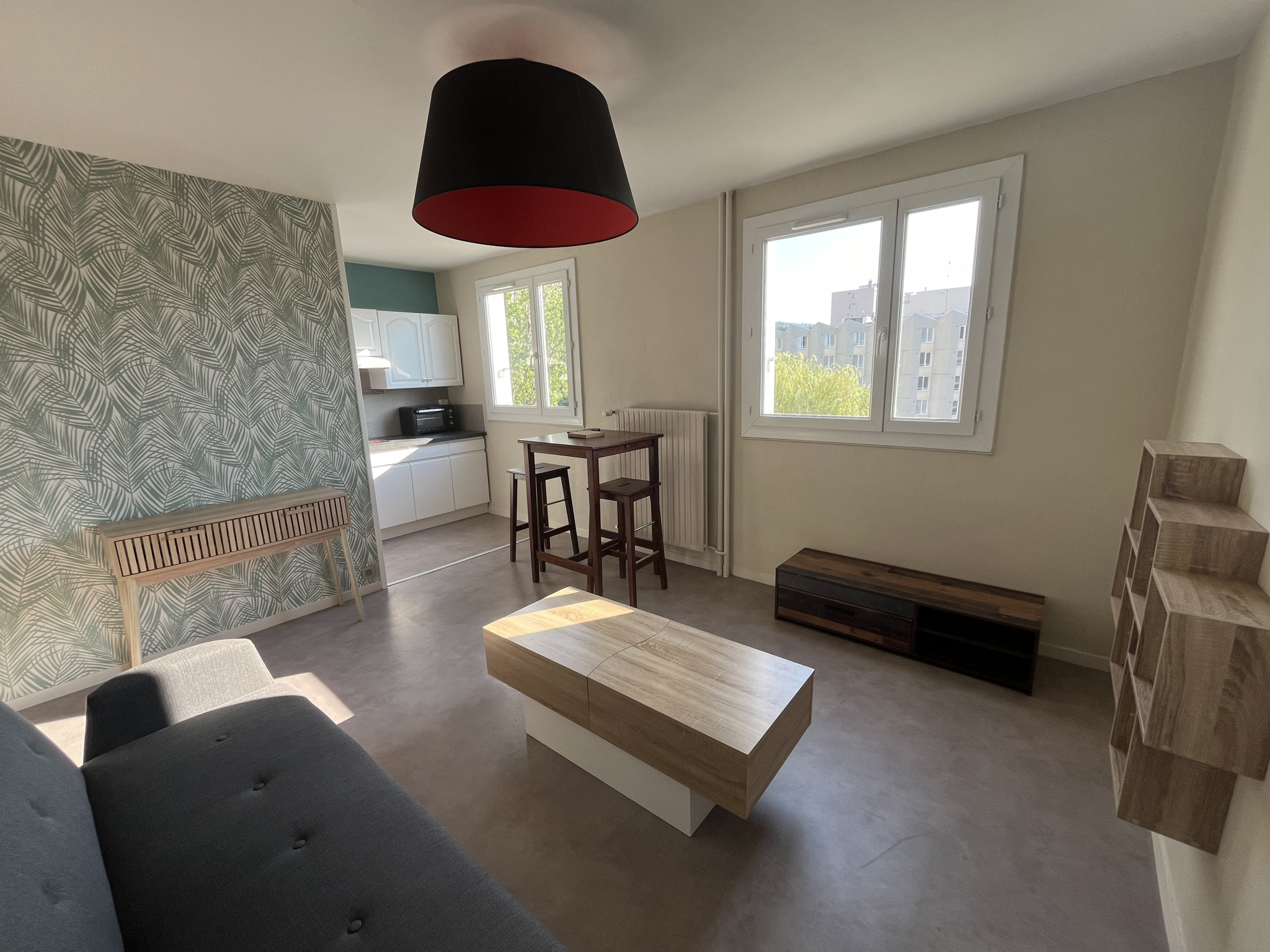 SAINT ETIENNE / ROND POINT FAURIEL / Bel Appartement type F2 Meublé en location 530 € par mois charges compris