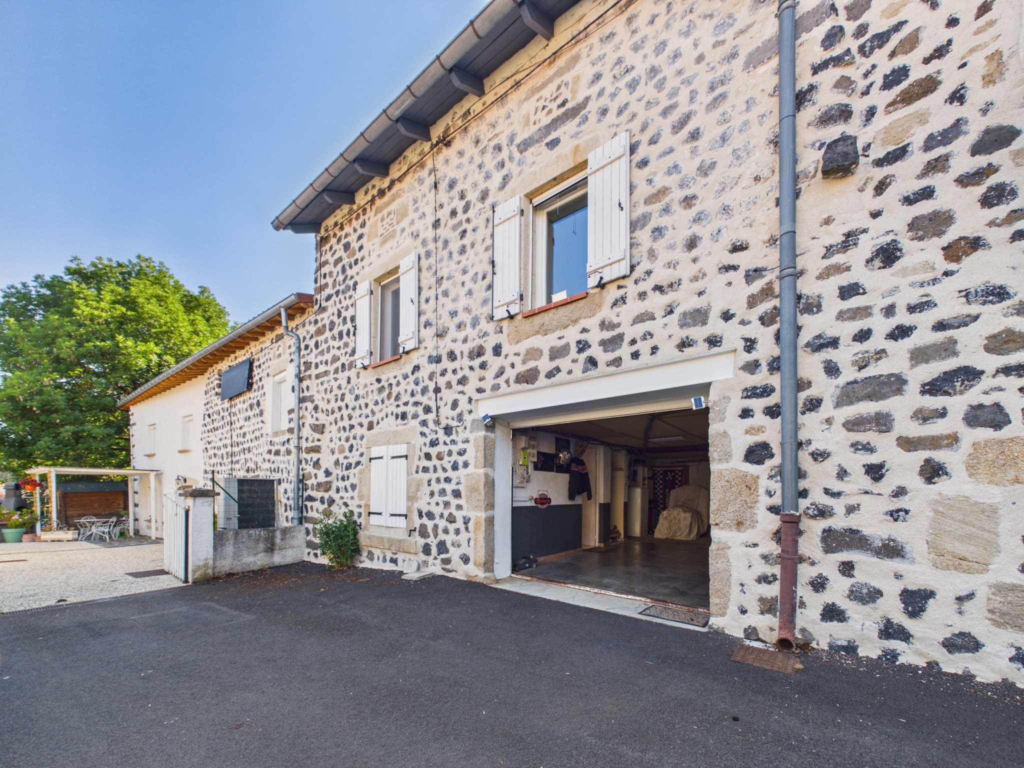 Maison de ville en pierre rénovée   92 m2  (Terrasse et Garage)