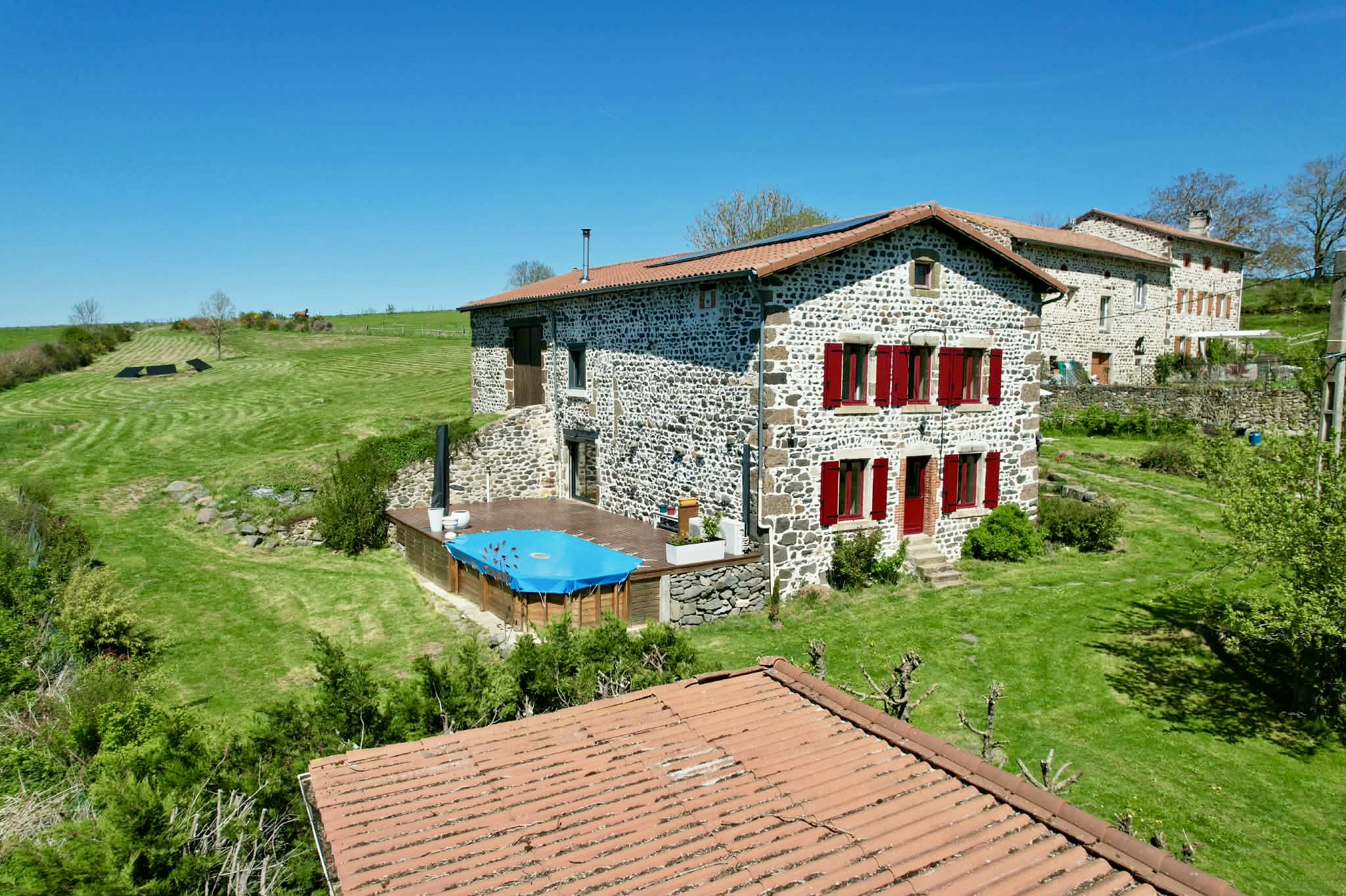 Corps de ferme rénové avec 8 chambres et 4 400 m2 de terrain secteur saint-paulien proche le puy-en-velay