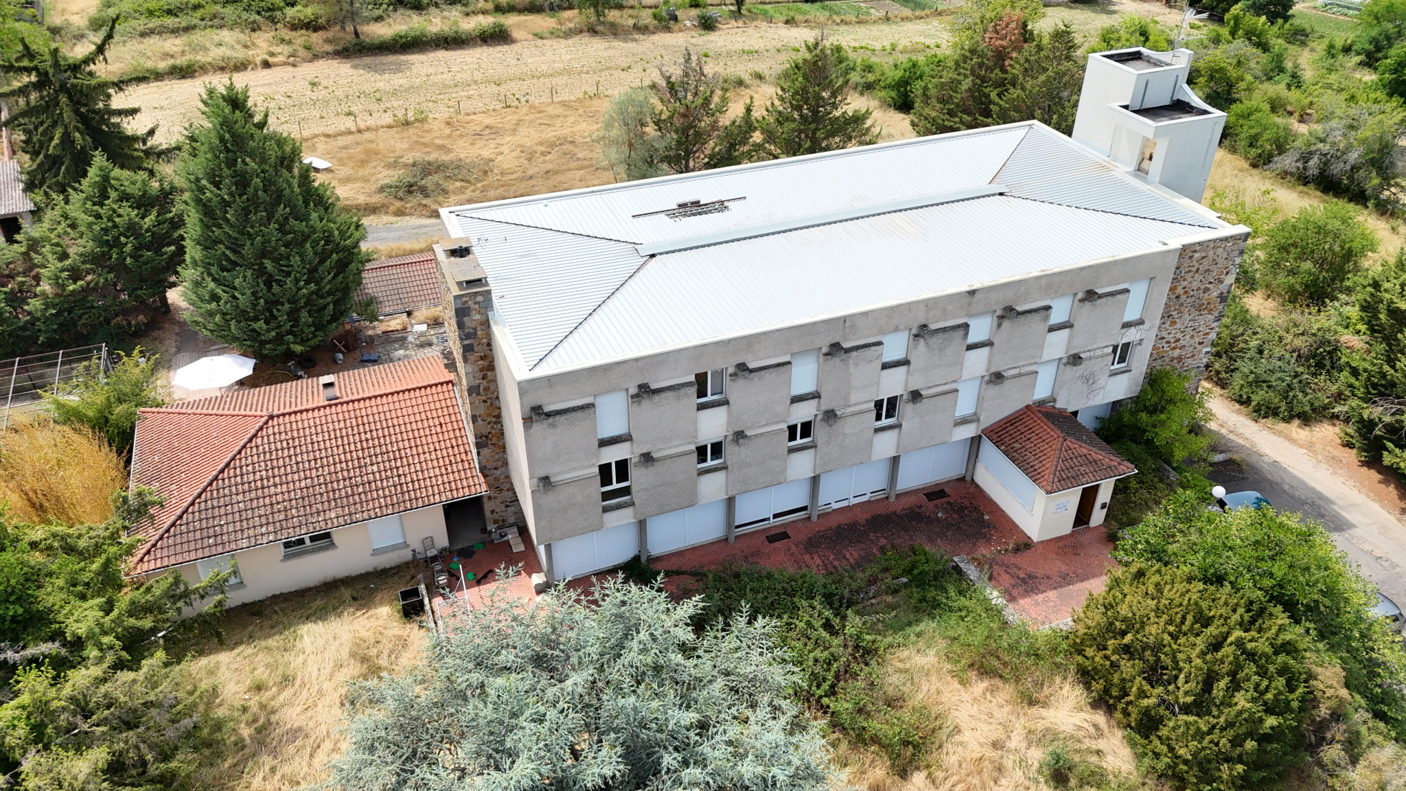 Ensemble immobilier d'exception à Brioude   Plus de 1 700 m2 bâtis sur 7 700 m2 de terrain