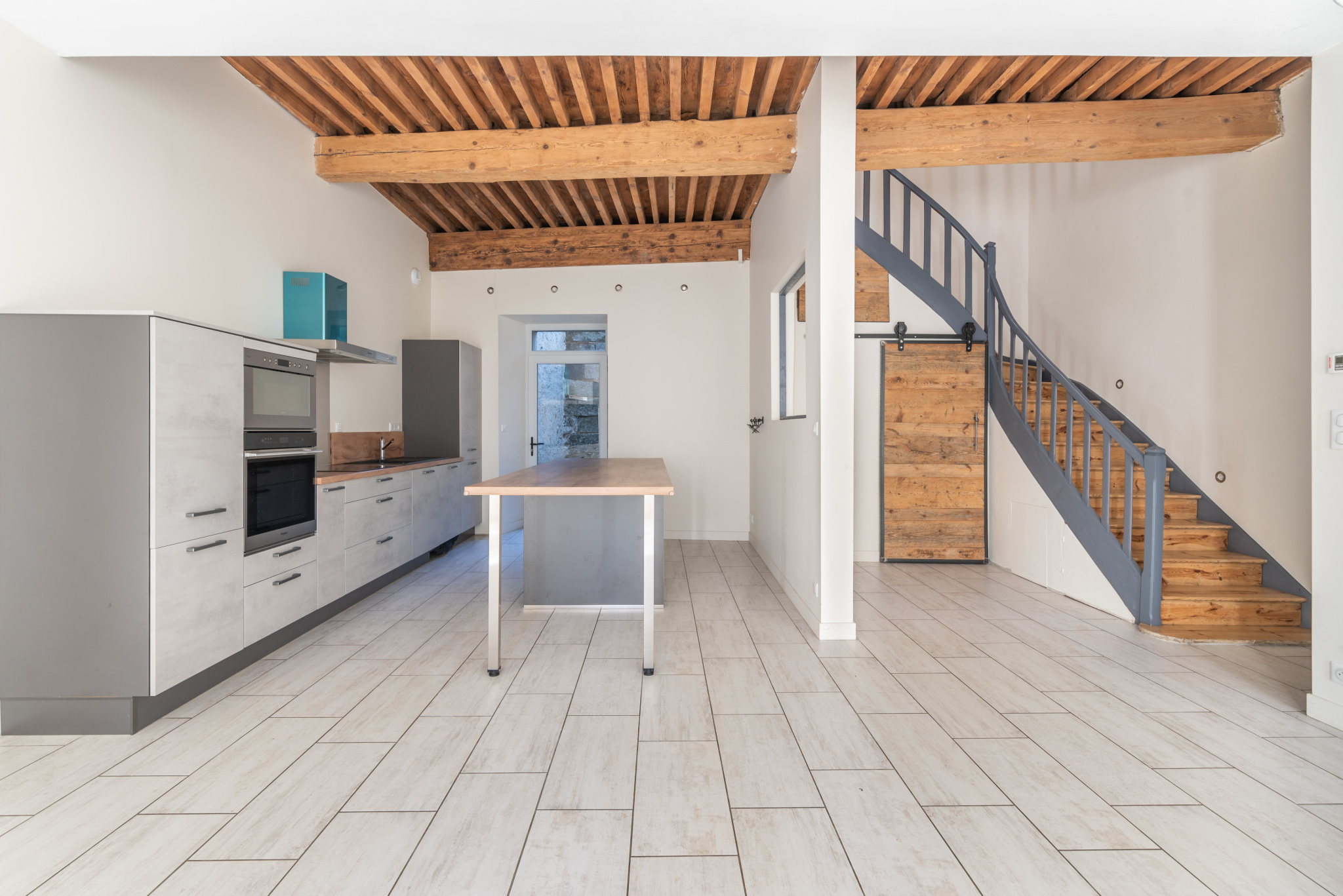 Maison de ville avec terrasse et potentiel locatif   Centre historique de Langeac
