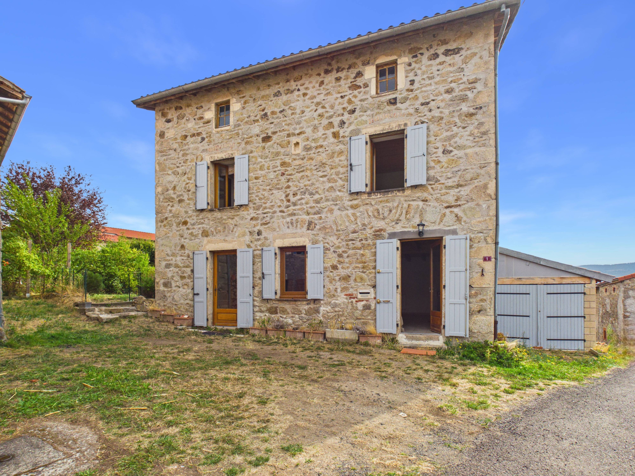 Charmante maison de bourg en pierre   à 6 km du Vernet-le-Varenne