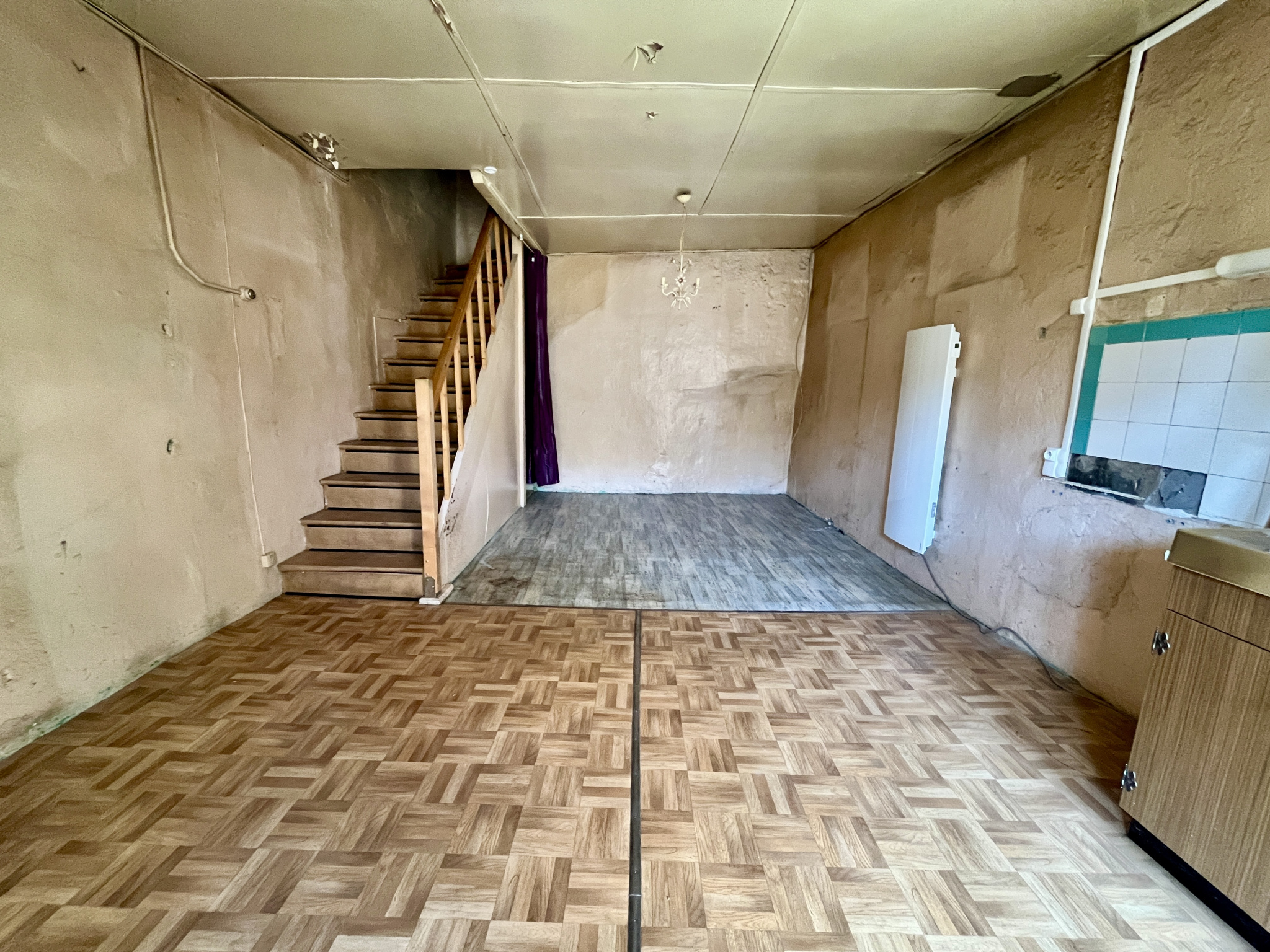 Petite maison à rénover   Centre-ville, proche commodités
