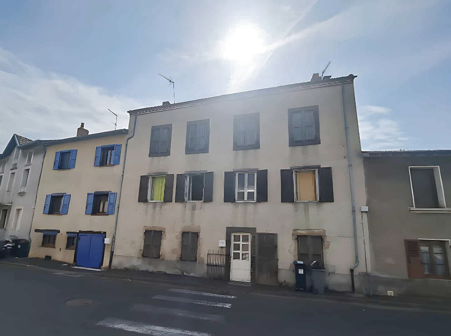 Grande maison de village à rénover   6 chambres   Terrain   Fort potentiel
