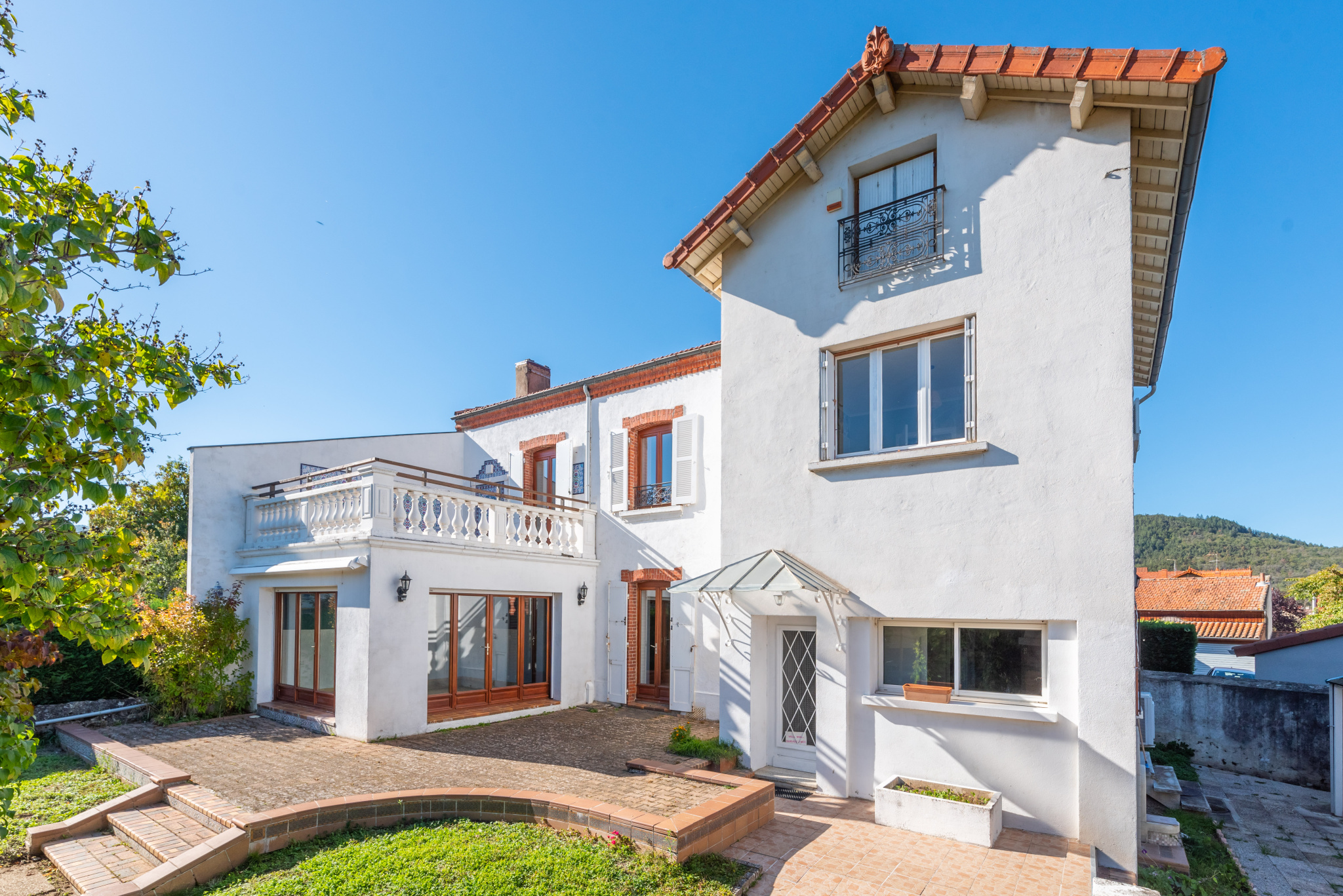 Maison de caractère avec terrasses et cuisine d’été à deux pas du centre de Langeac