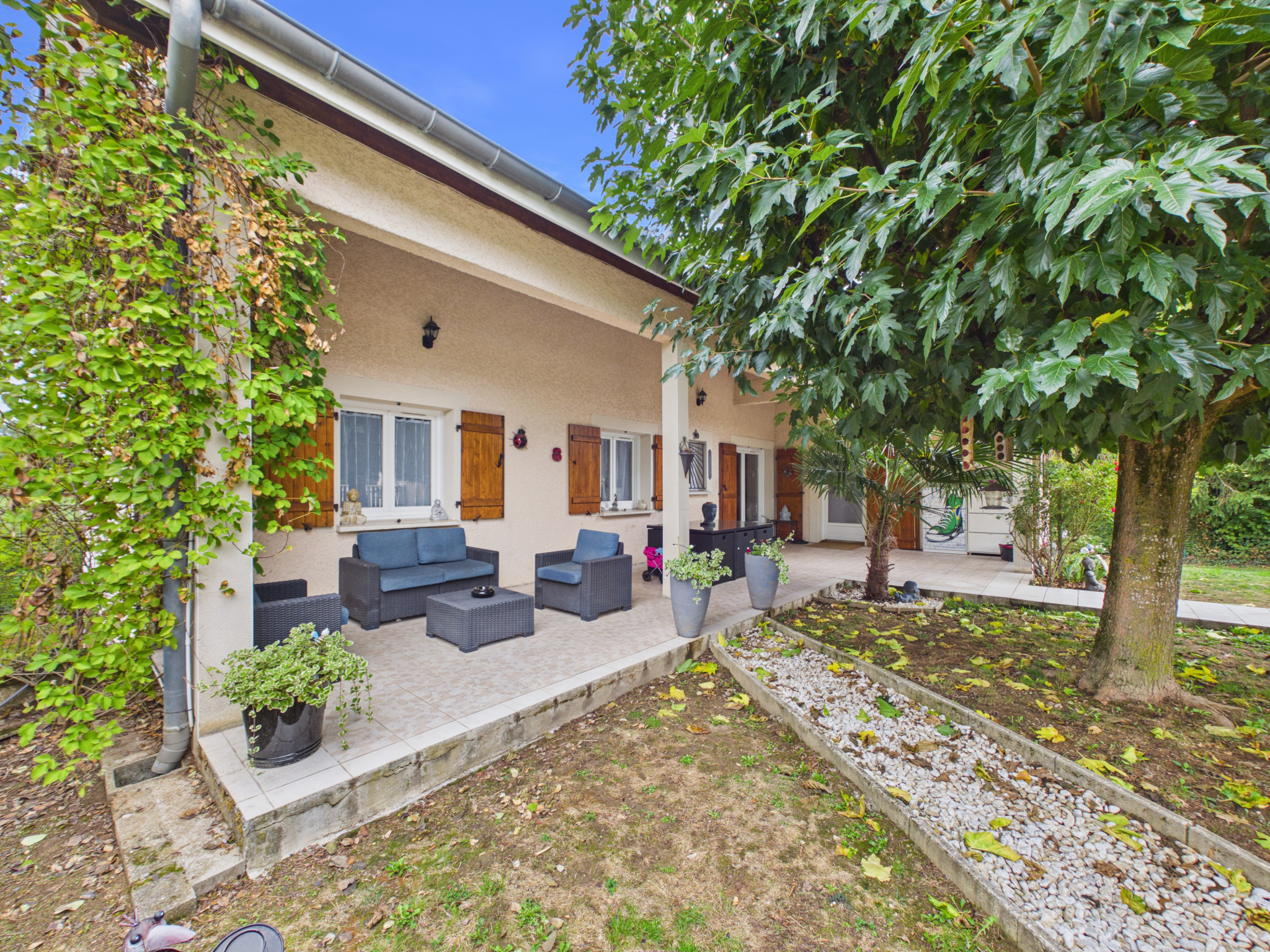 MAGNIFIQUE VILLA DE 270 m2 AVEC PISCINE CHAUFFÉE ET PANNEAUX PHOTOVOLTAÏQUES   FAVERGES-DE-LA-TOUR