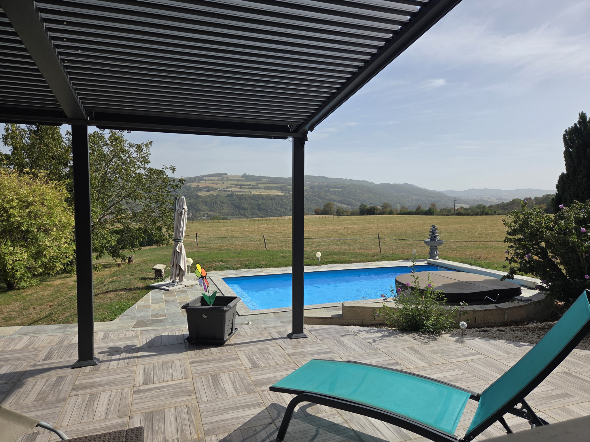 À VENDRE   VILLA MODERNE AVEC PISCINE ET VUE