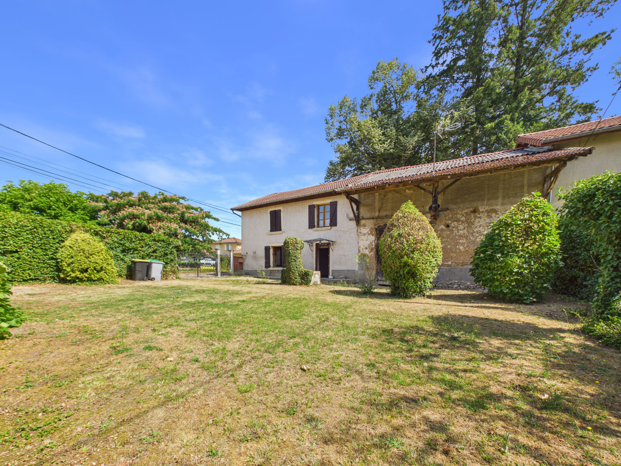 Maison dauphinoise à rénover   90 m2   Châbons, proche A43 et A48