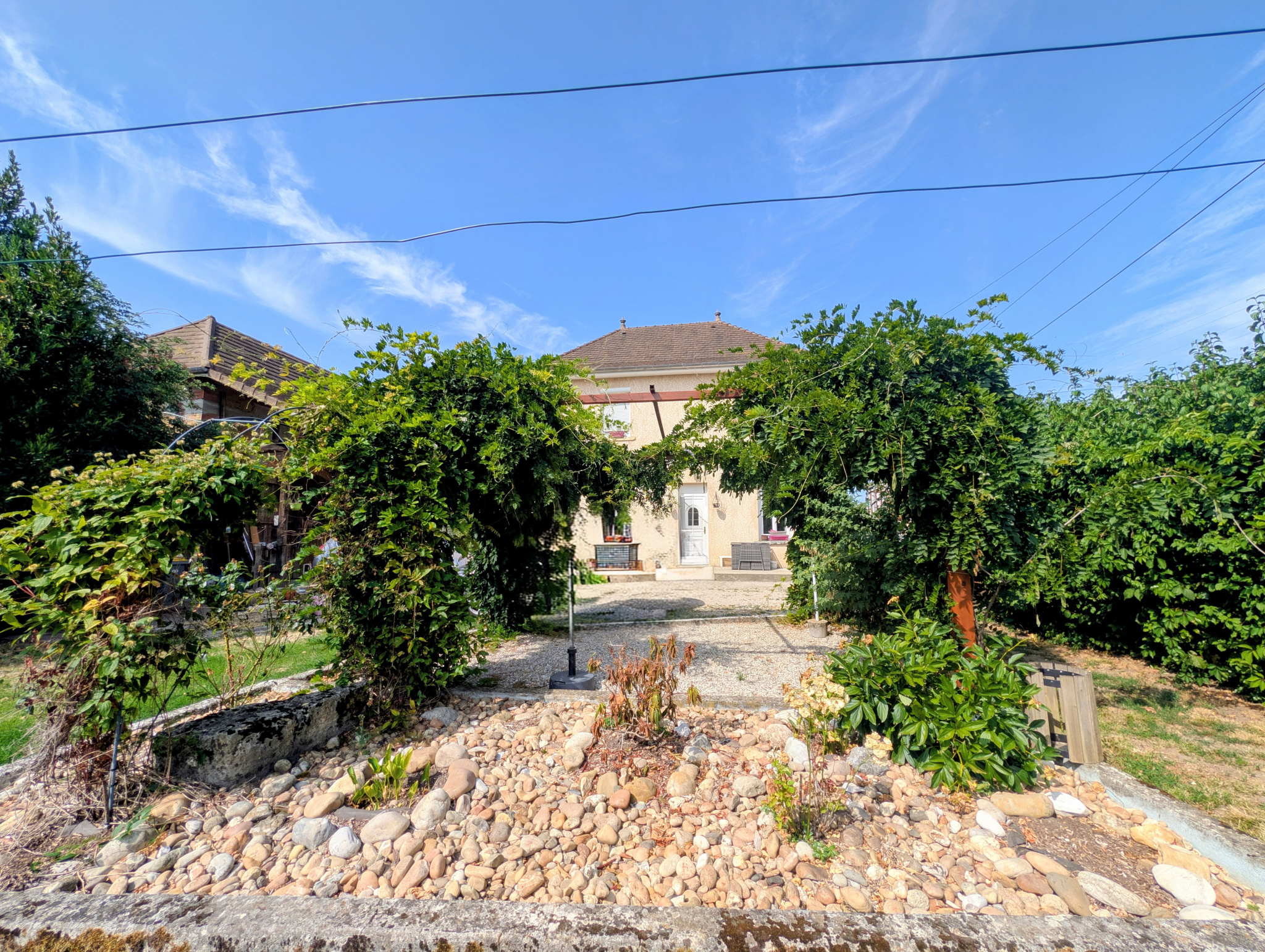 MAISON DAUPHINOISE A 7 MINUTES DE LA TOUR DU PIN
