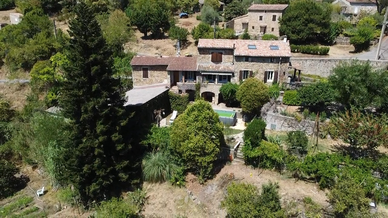 Mas cévenol avec plus de 5 500 m2 de terrain   Branoux-les-Taillades