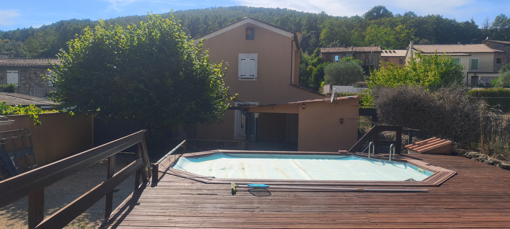 Maison 4 chambres avec piscine   Plus de 1 000 m2 de terrain   Aucun travaux