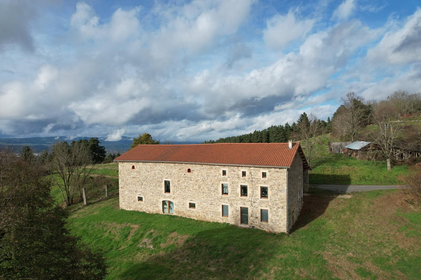 A VENDRE MAGNIFIQUE CORPS DE FERME TERRAIN 6.7 HECTARES