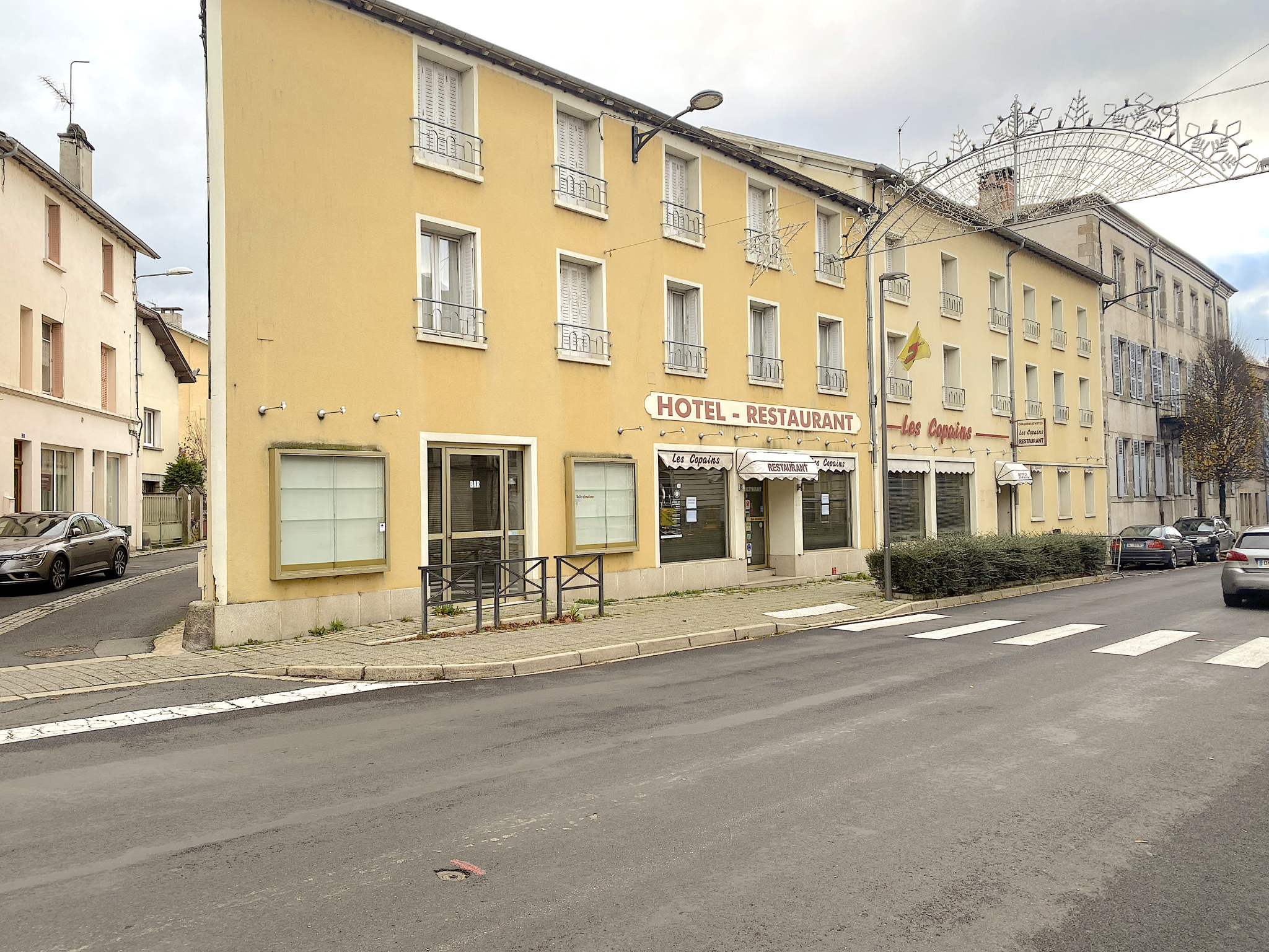 IMMEUBLE 820 M2 CENtRE VILLE AMBERT