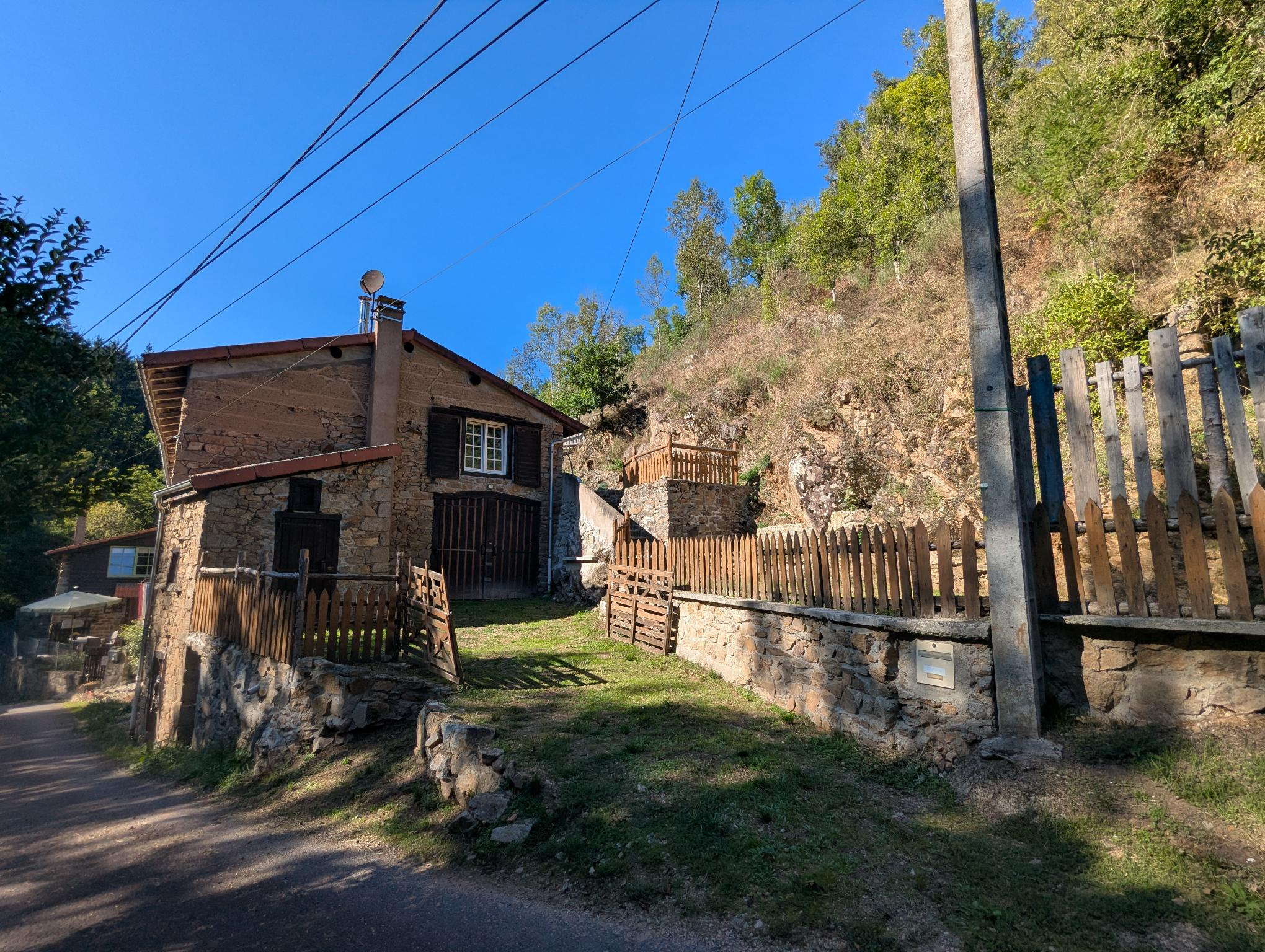 Ensemble de 2 maisons en pierre