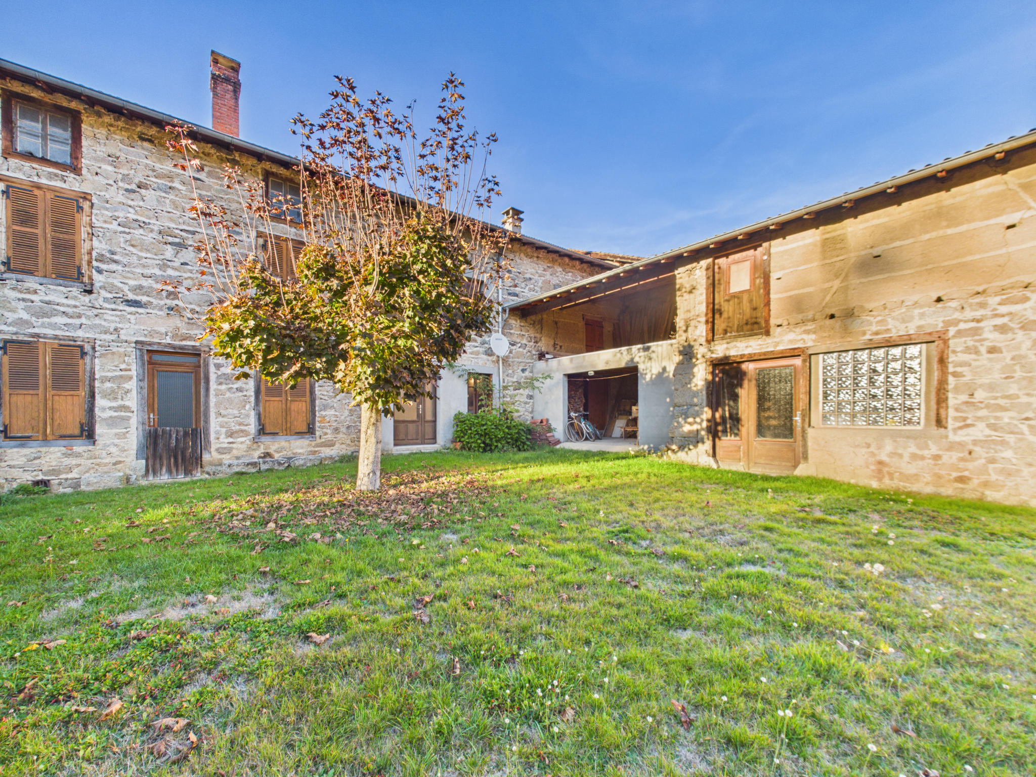 Maison de village avec jardin