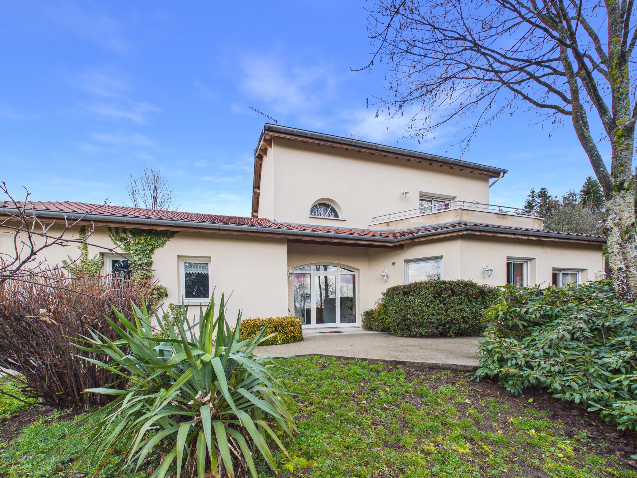 A vendre belle maison familiale sur grand terrain au calme