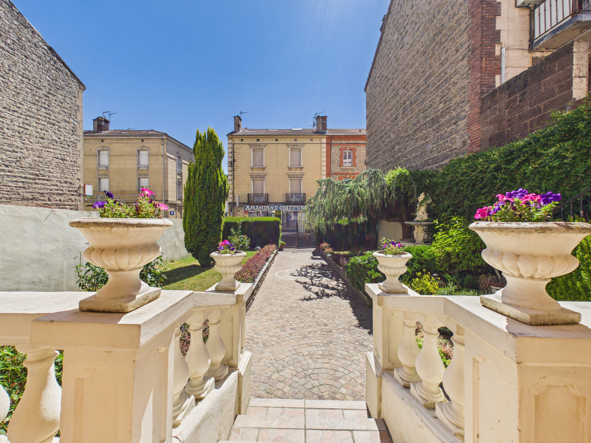 Maison de ville avec extérieur   116 m2   Unieux