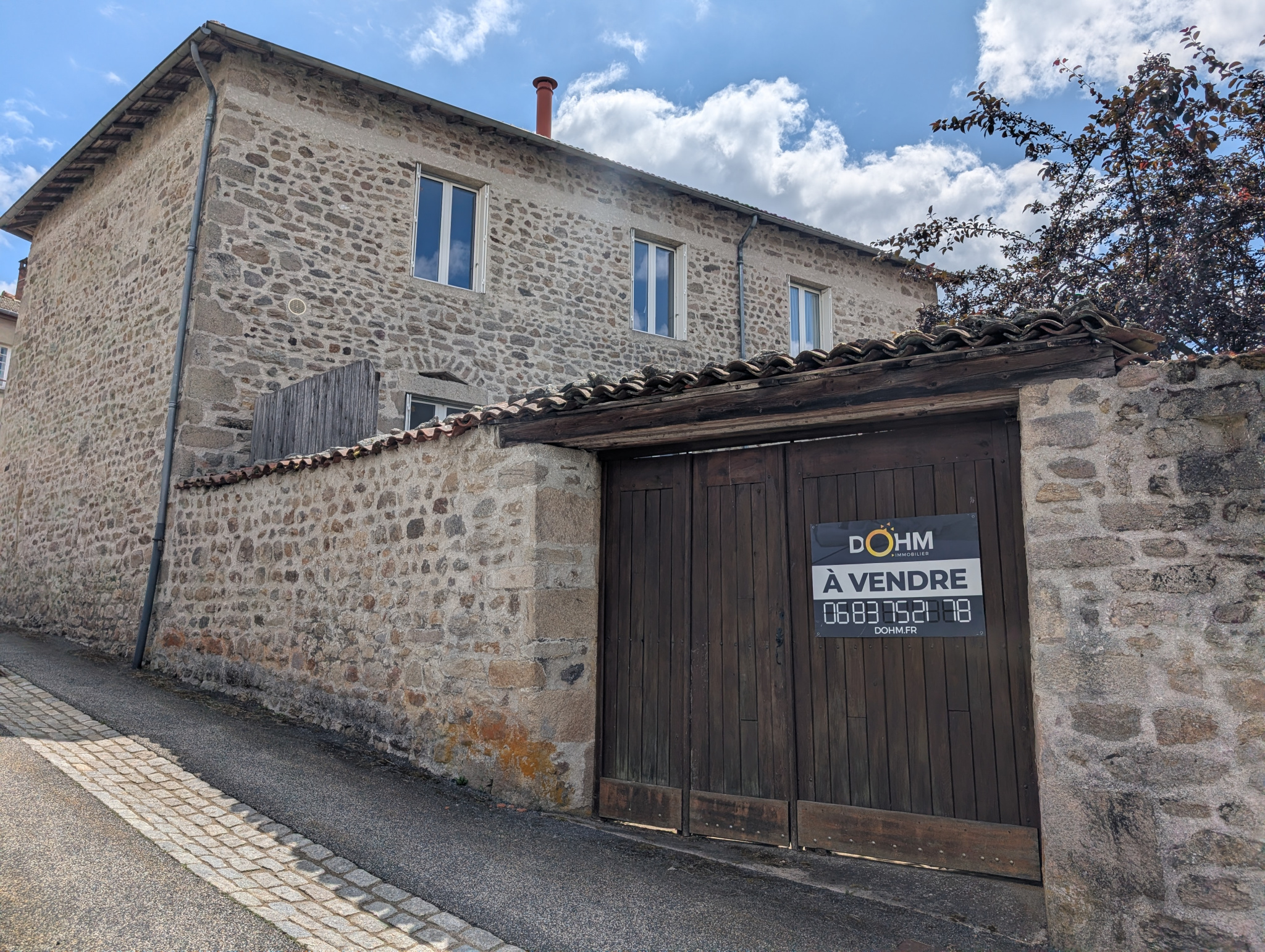 MAISON EN PIERRES AVEC JARDIN