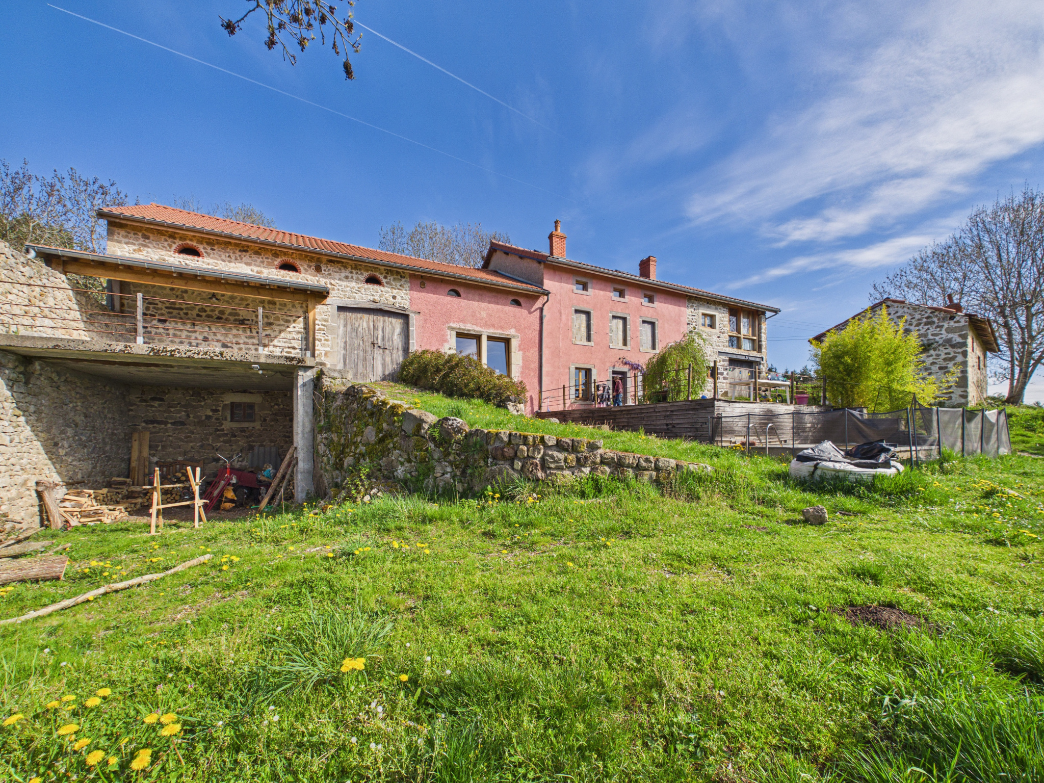 Propriété en pierre de caractère avec gîte indépendant, piscine et dépendances