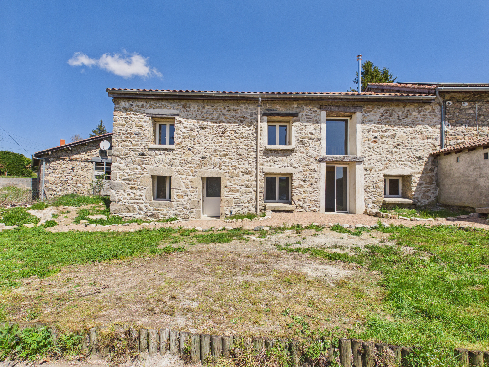 Coup de cœur   Maison de bourg de caractère rénovée avec jardin