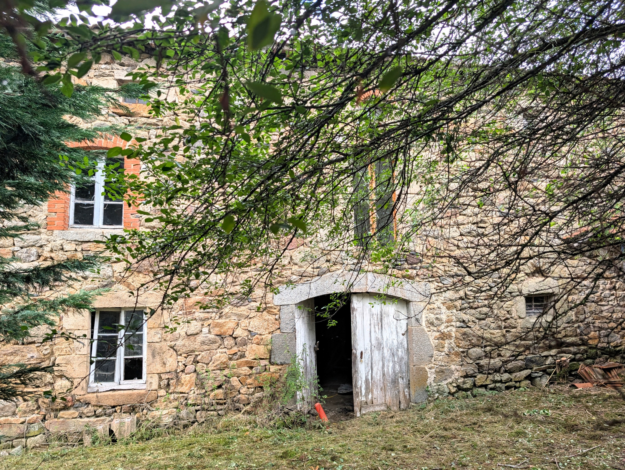 CORPS DE FERME A RENOVER AVEC JARDIN