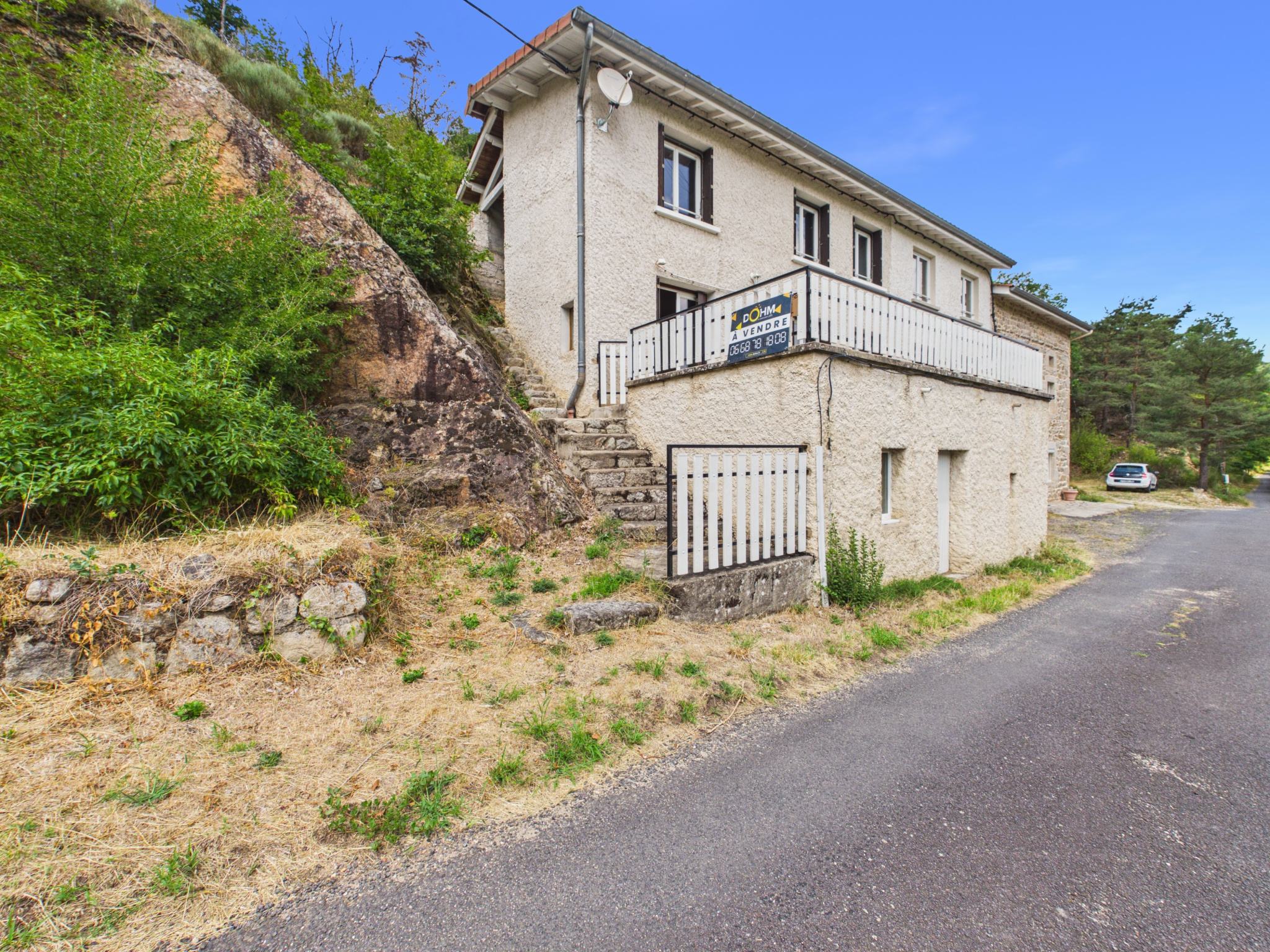 maison avec jardin dans un village de tiranges