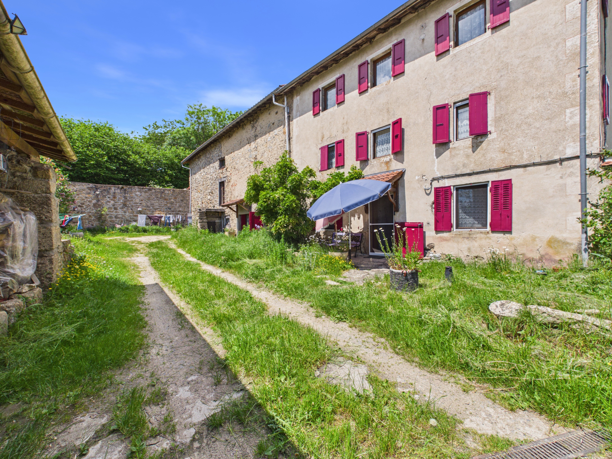 Maison en pierre, 4 chambres, terrain de 1 700 m2